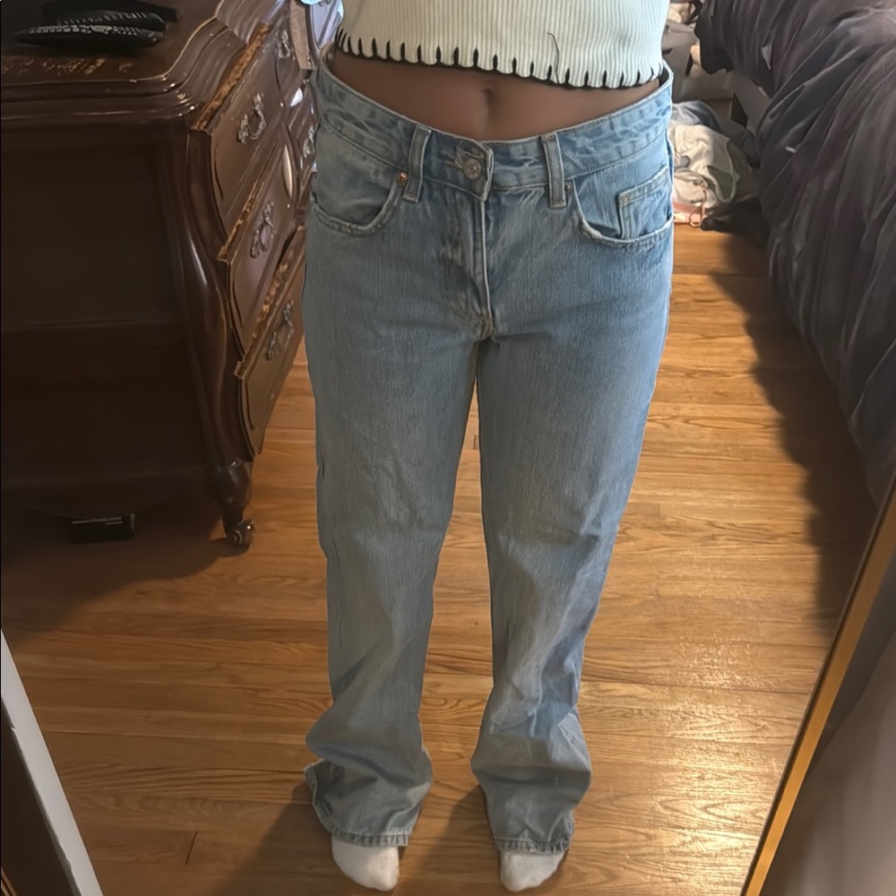 Zara Blue Straight Leg Jeans with Classic Style